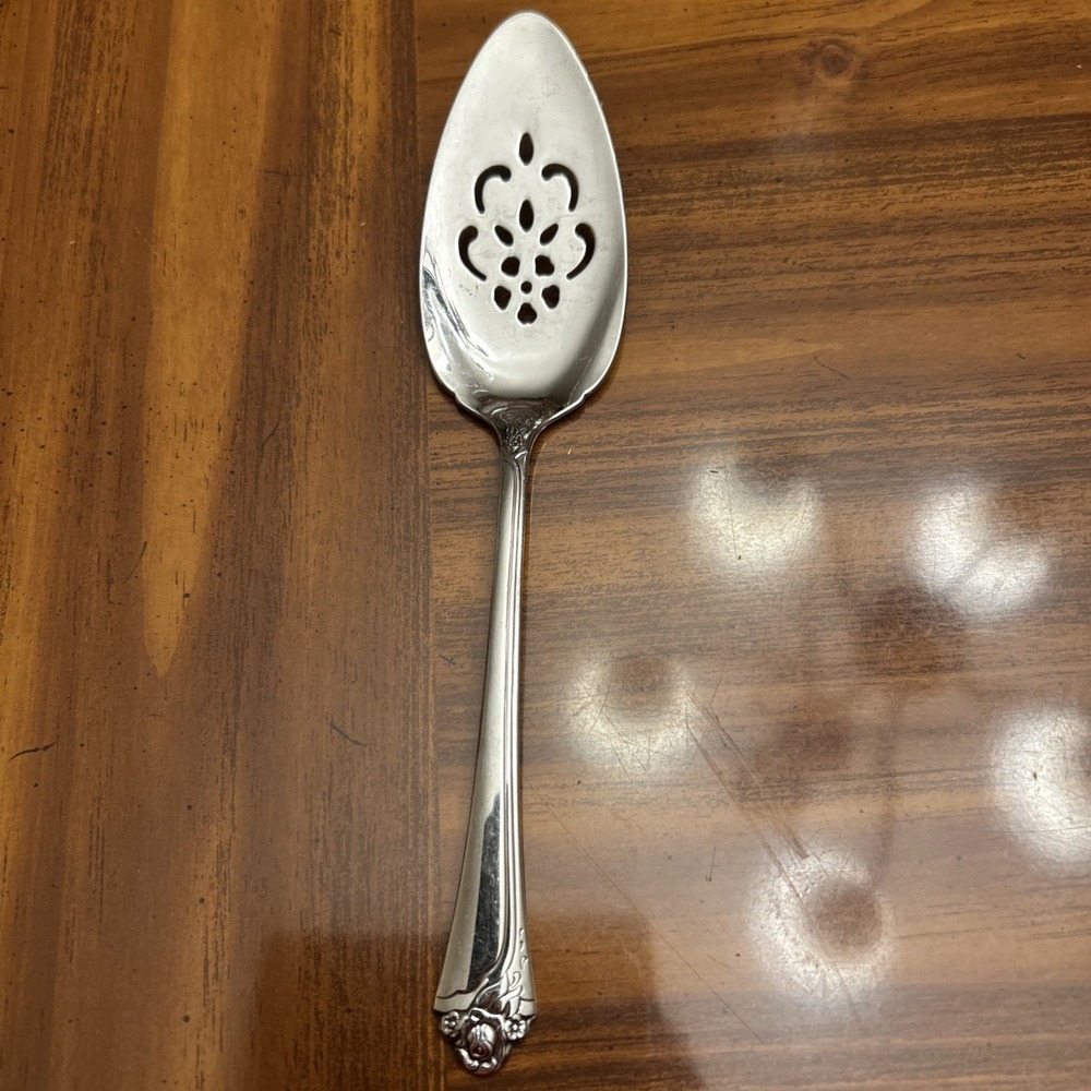 Oneida Community Fantasy‎ Rose Pierced Pie Server 8 3/8